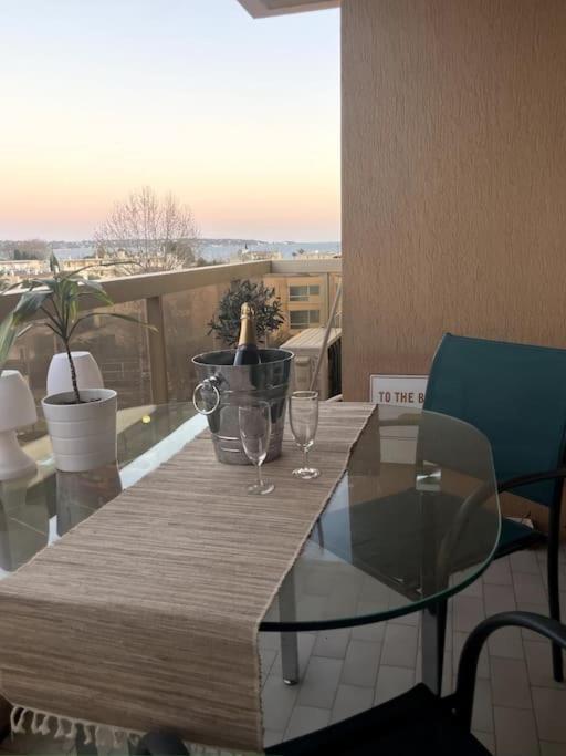 Appartement Vue Mer, 5Min A Pied De La Plage, Parking Prive Vallauris Ngoại thất bức ảnh